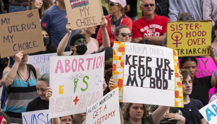 Utahns march in SLC in support of Roe v. Wade