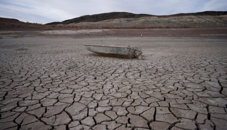 US Bureau of Reclamation fudges water levels in Lake Mead to avoid implementing additional water cuts
