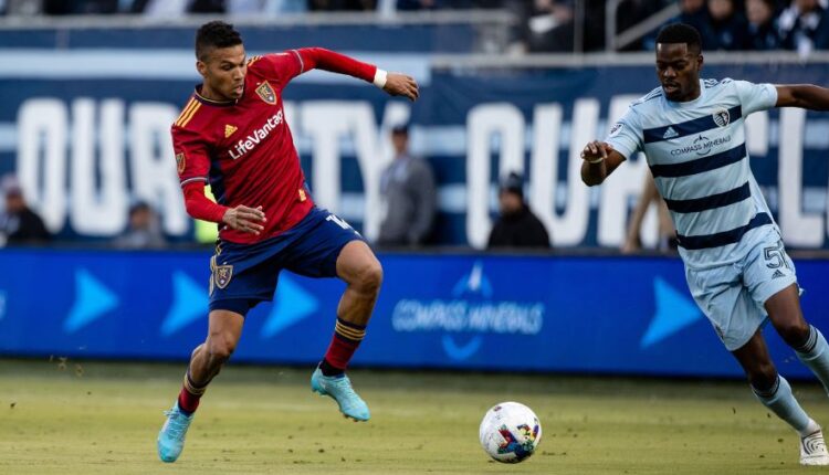 Maikel Chang-Fights-For-Ball-Against-Sporting Kansas City...
