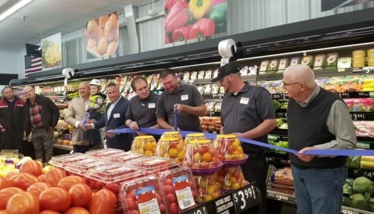  Fareway Hosts Ribbon Cutting Ceremony for New Ogden Store |  KWBG AM1590 & 101.5 FM |  Boone, Iowa
