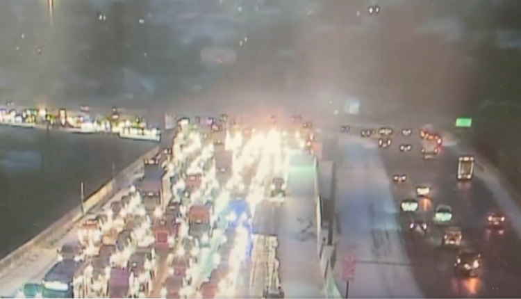 Traffic on southbound I-15 leaving Orem on the S-Curves to Center Street in Provo. (Utah Department...
