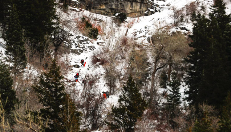 Ice-climber-fall-122622.jpg