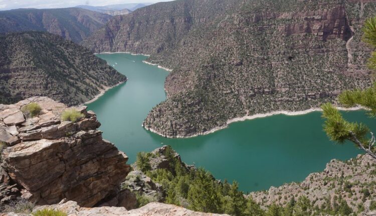 Can mountain lakes be our batteries?
