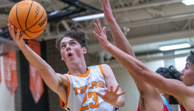  Boys basketball: In spirited game of runs, Ogden holds off rival Ben Lomond |  News, Sports, Jobs
